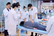 省专家来了！江苏省人民医院康复医学中心万里教授来院门诊坐诊和教学查房